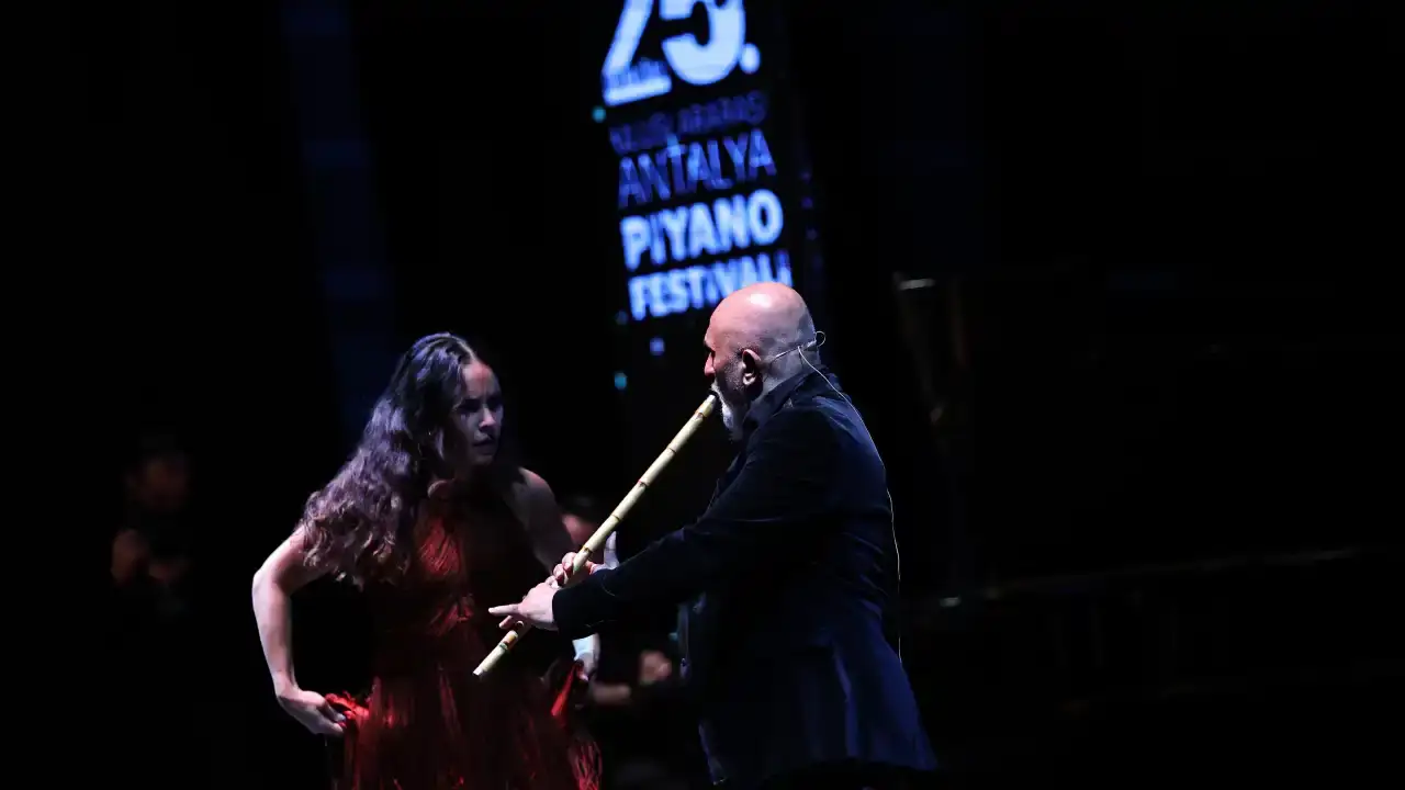 Mavi Siyah’tan Antalya’da Nefes Kesen Performans! 11